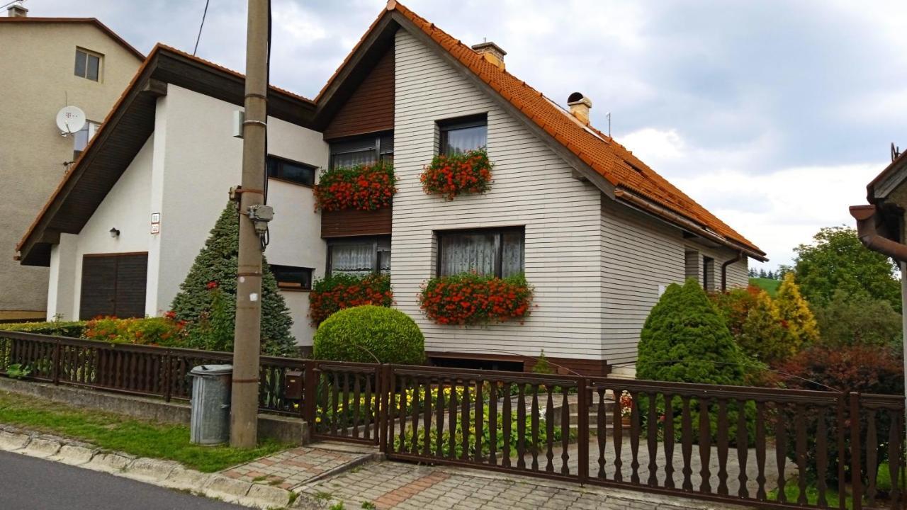 באנסקה ביסטריצה Apartman 6 Km Od Centra Banskej Bystrice מראה חיצוני תמונה